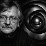 Sloterdijk lleva décadas argumentando que los humanos existimos dentro de burbujas de sentido y protección. En 2025, con democracias agrietadas, crisis climática y soberanismos en auge, su teoría de las esferas resulta incómodamente precisa.